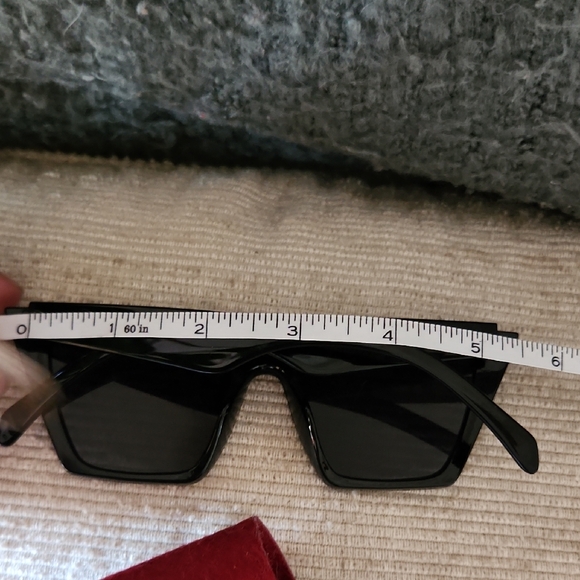 Chic FEISEDY Black Sunglasses with Bold Red Case - Picture 9 of 12